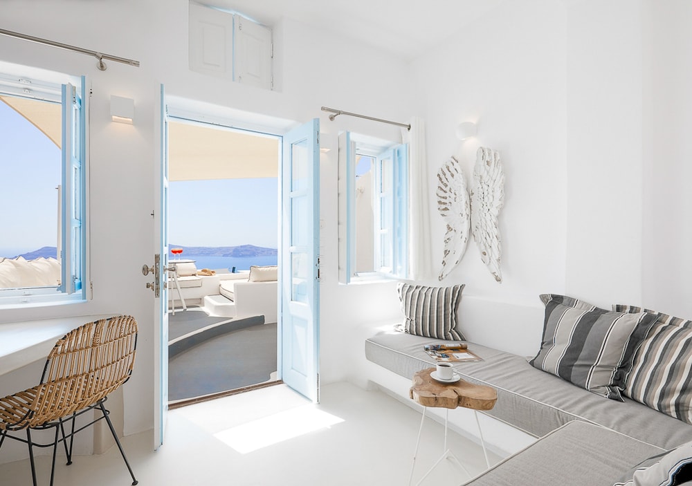 Superior Suite - Photo 9