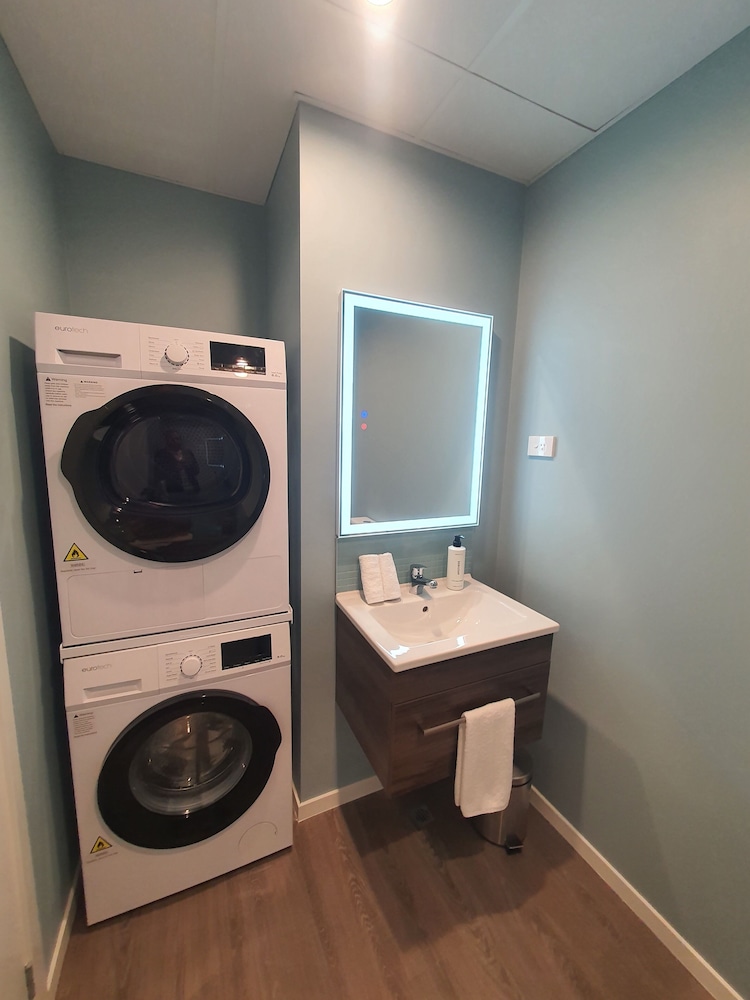 Studio Apartment thumbnail 5