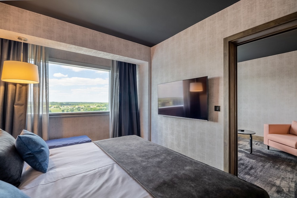 River Executive Suite photo 3