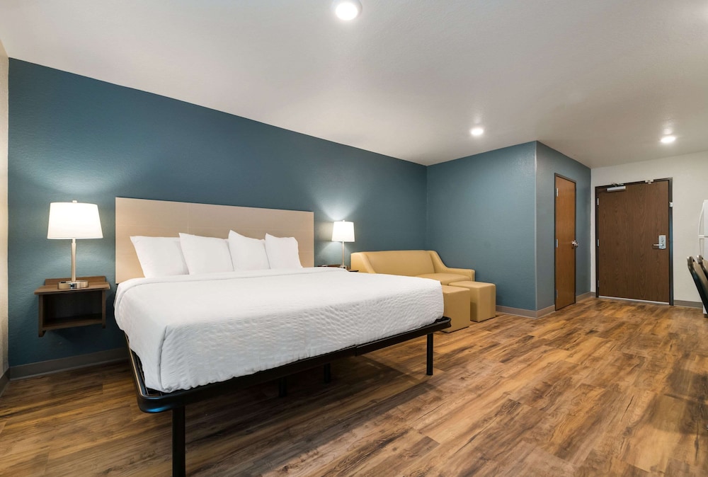 Standard Room, 1 King Bed with Sofa bed, Non Smoking photo 2
