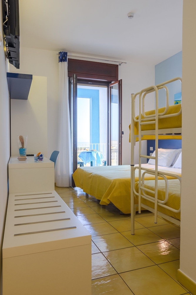 Quadruple Room, Sea View