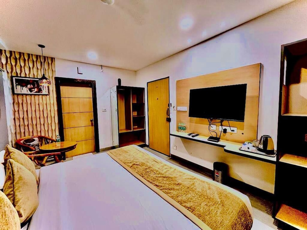 DELUXE ROOM - Photo 32