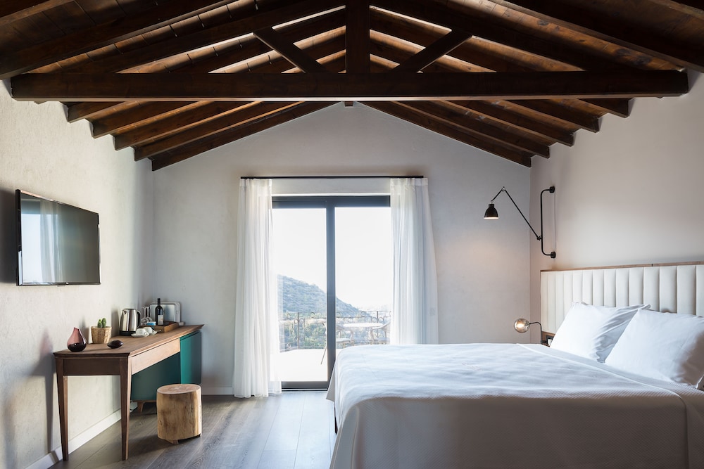 Suite (Beaujolais) photo 1