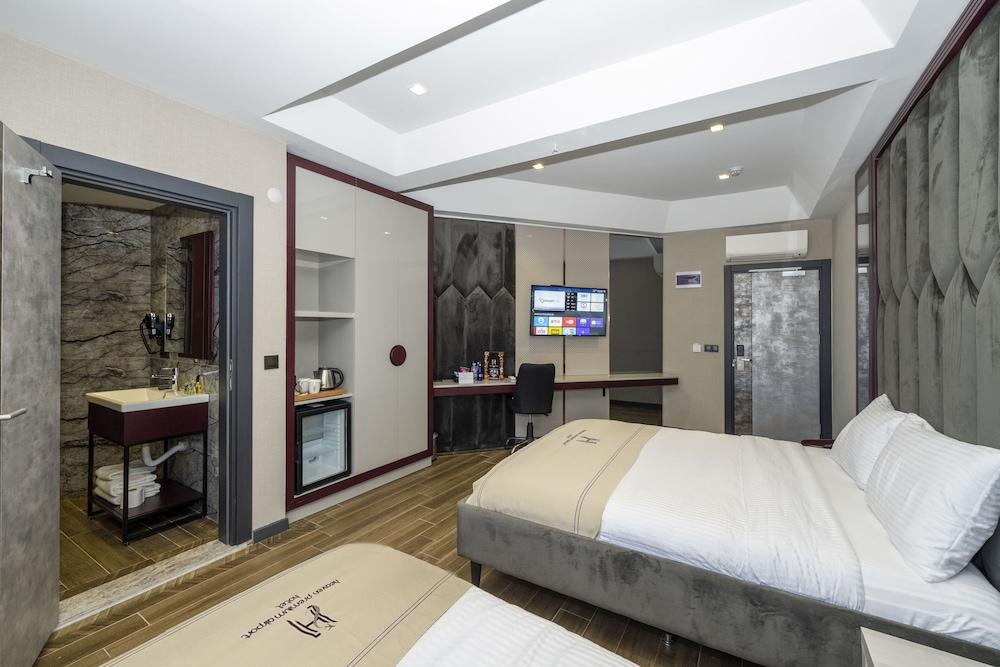 Deluxe Double or Twin Room - Photo 10