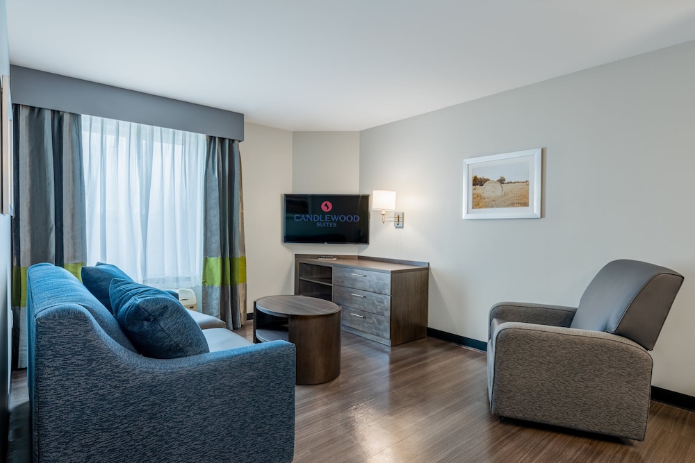 Suite, 1 Bedroom - Photo 5