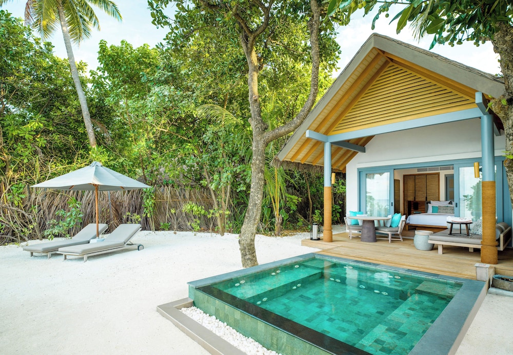 Four Bedroom Beach Pool Residence
