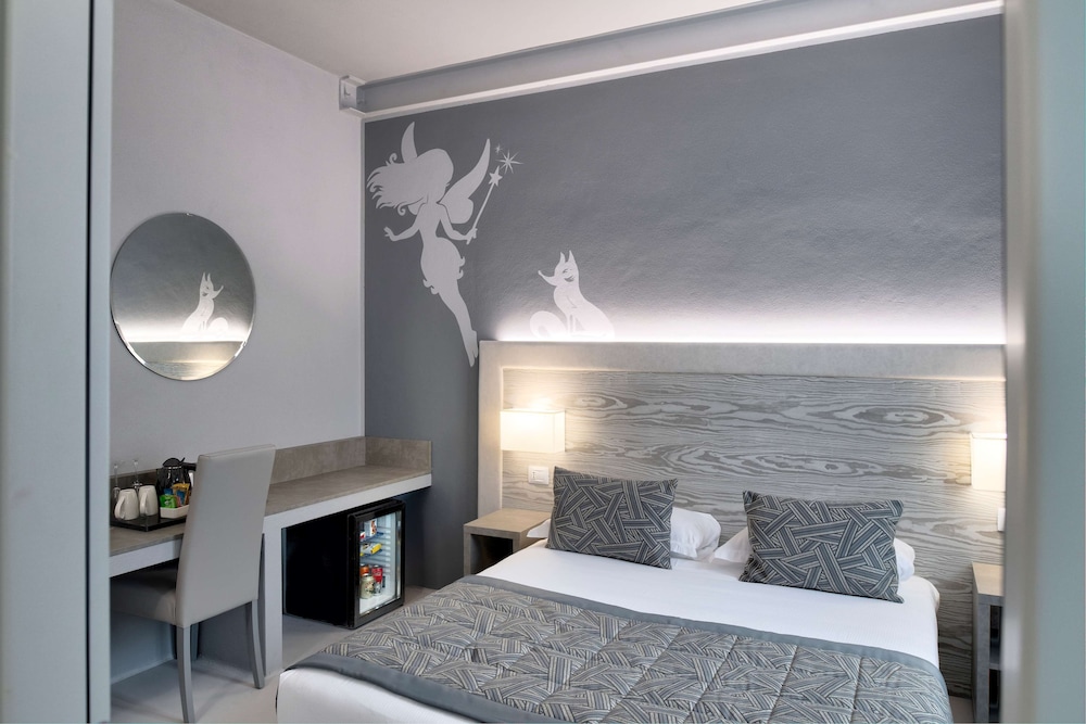 Standard Room, 1 Queen Bed, Non Smoking (Converts to 2 Twin Beds) - Photo 3