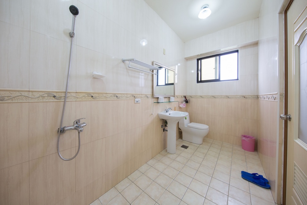 Deluxe Quadruple Room, 2 Double Beds, Non Smoking, Courtyard View photo 3