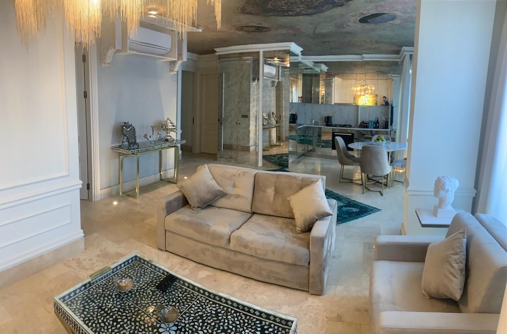 Traditional Apartment photo 1