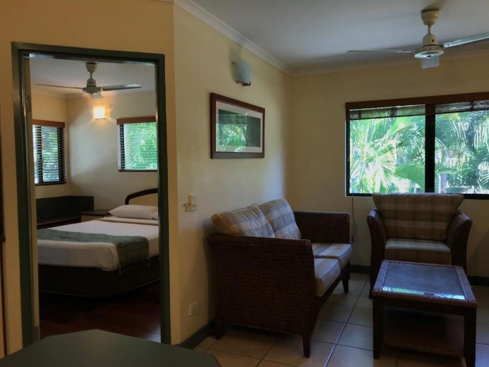 Suite, 1 Bedroom - Photo 3