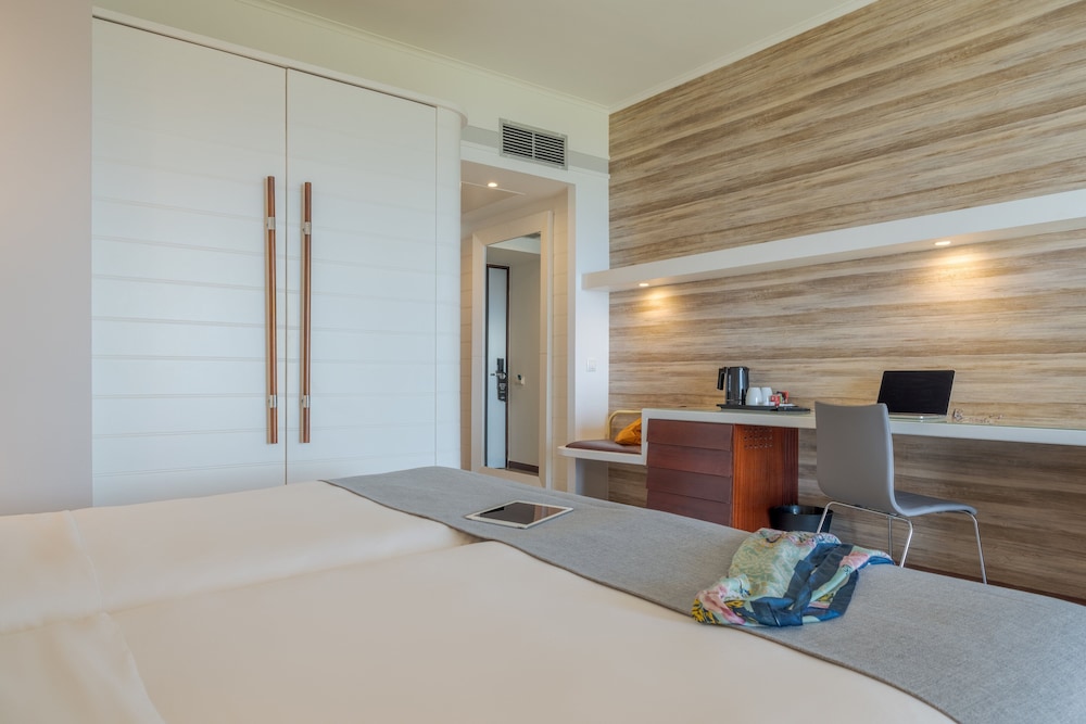 Double or Twin Room, Sea View - Photo 3