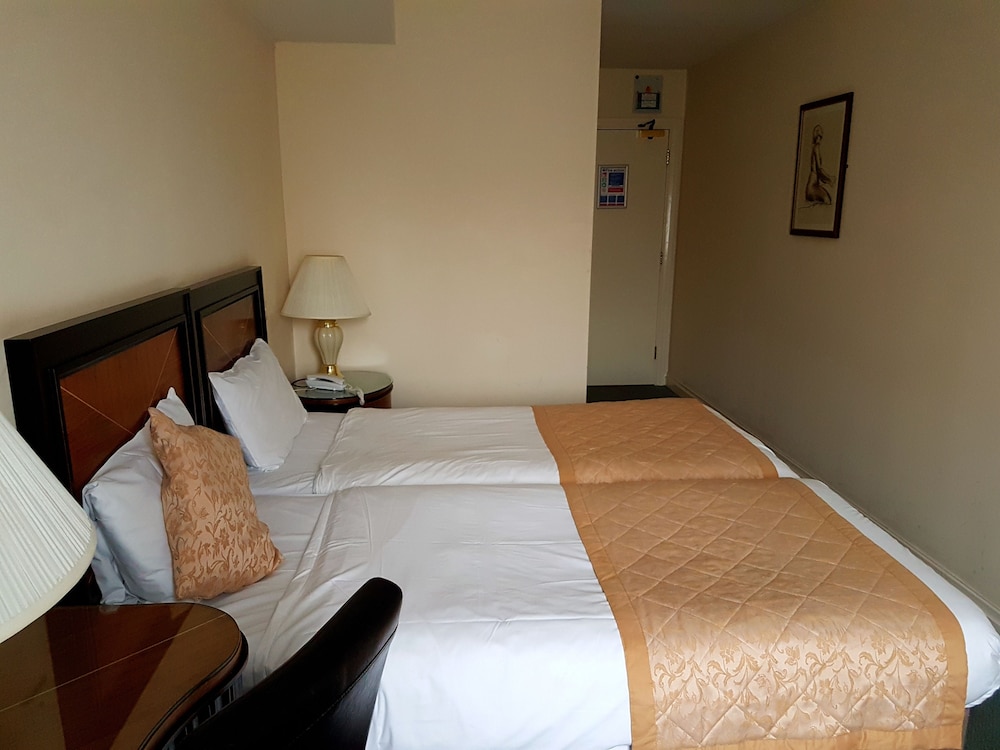 Standard Twin Room, 2 Twin Beds photo 3