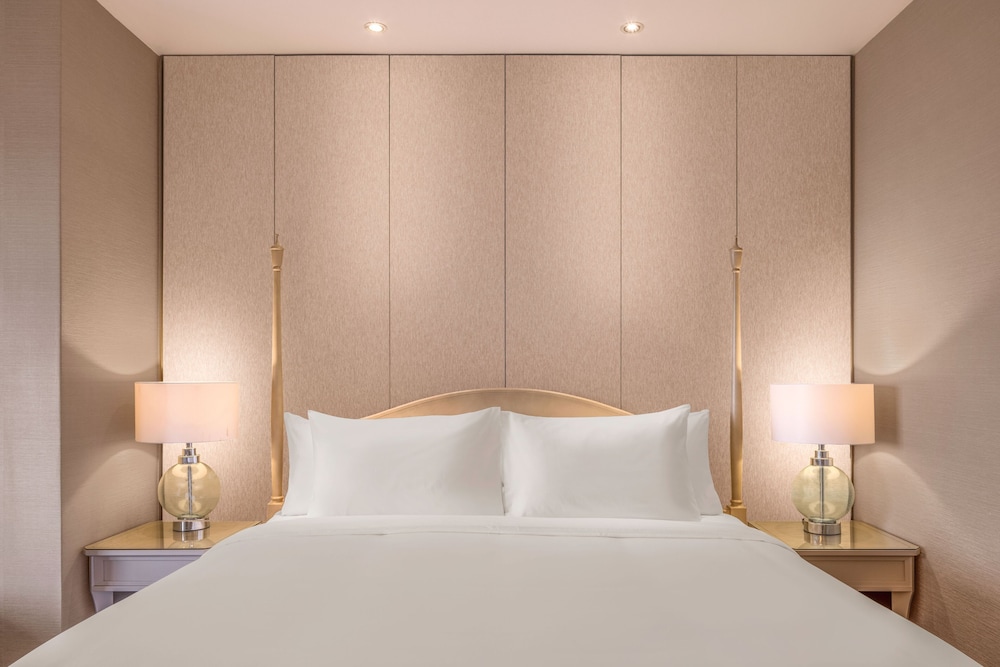 Executive Room, 1 King Bed (Dusit Club) photo 3