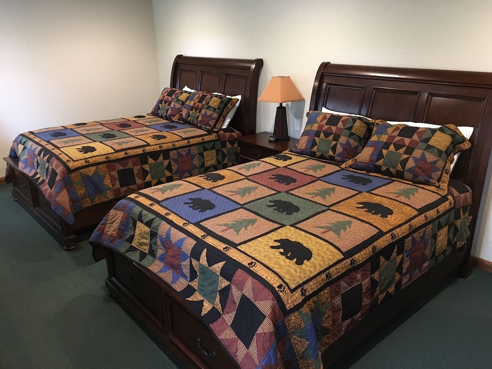 Classic Room, 2 Queen Beds photo 1