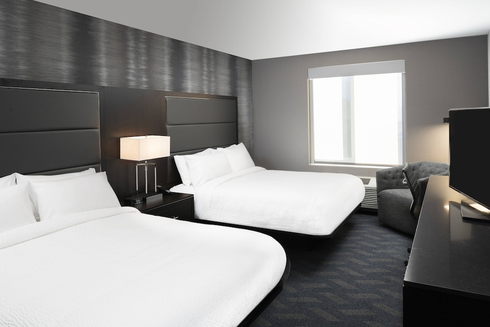 Room, 2 Queen Beds (Mobility/Hearing Access, Roll-in Shwr) photo 1