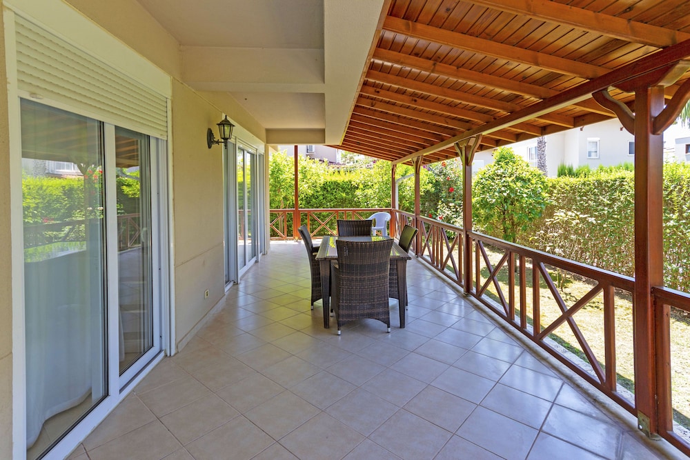 Villa photo 2