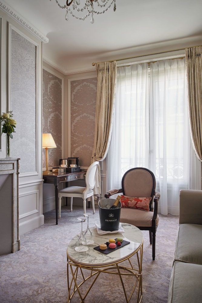 Luxury Suite
