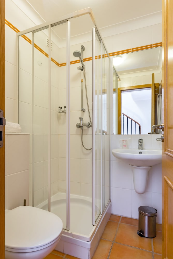 Standard Apartment, 2 Bedrooms - Photo 8