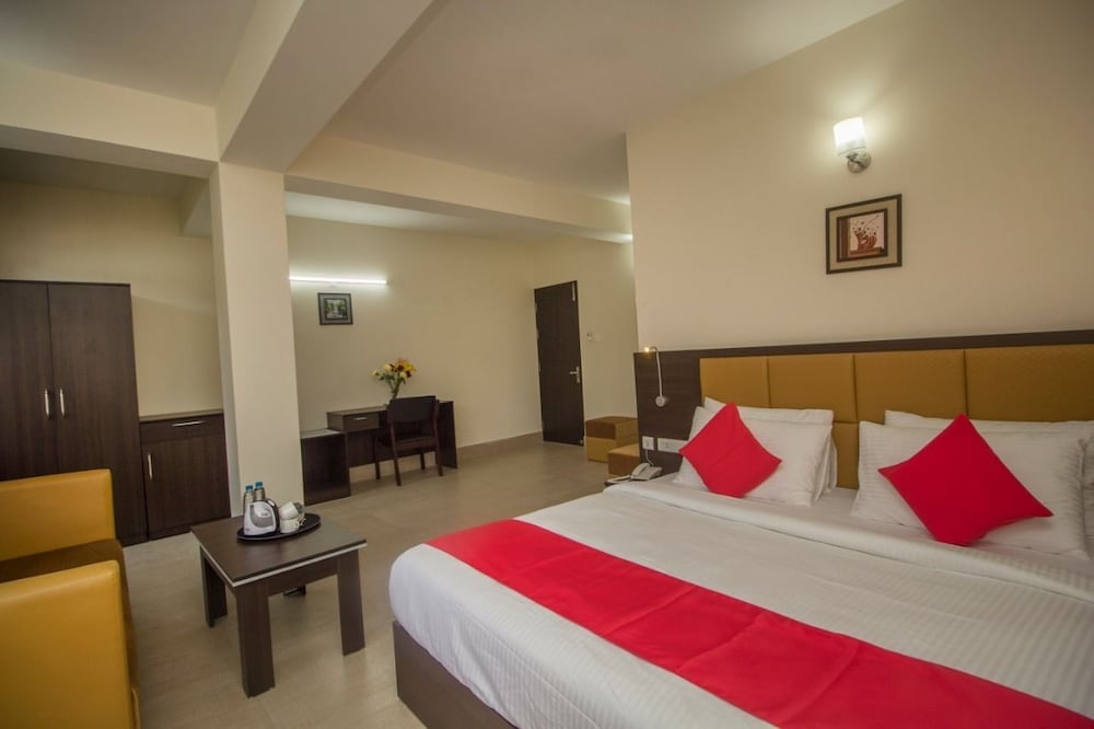 Family Suite, 1 King Bed, Smoking, Mountain View photo 1