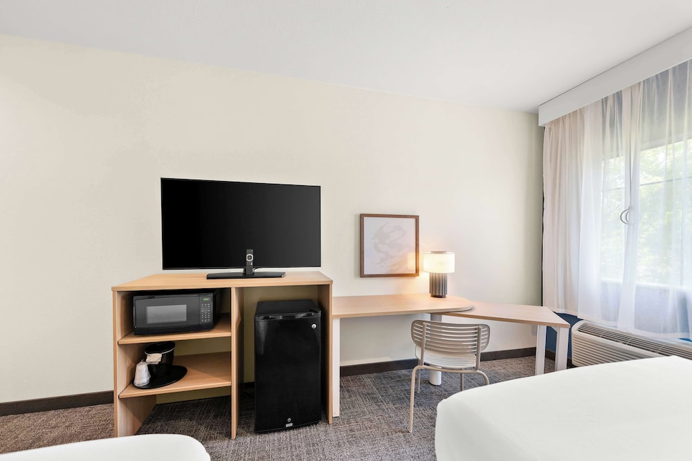 Room, 2 Queen Beds, Accessible, Bathtub - Photo 3