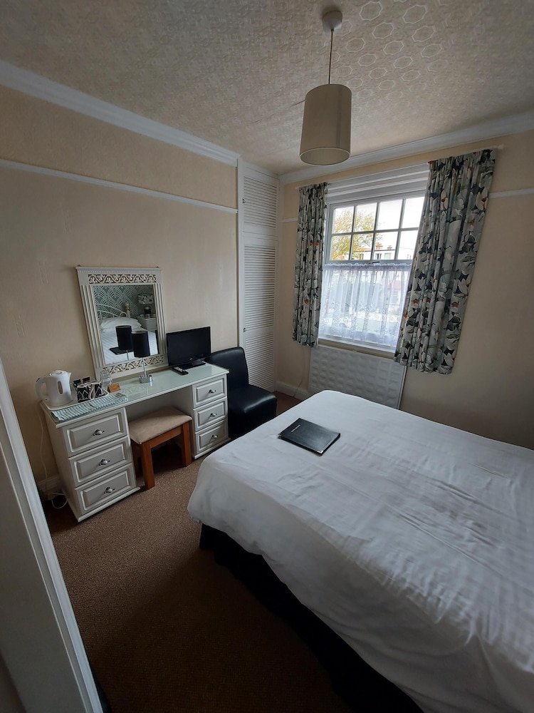Standard Double Room, Ensuite (Rhuddlan) photo 3