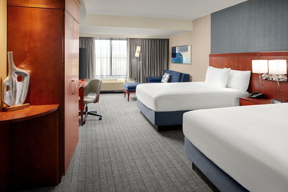 Executive Room, 2 Queen Beds (Hearing Accessible) - Photo 1