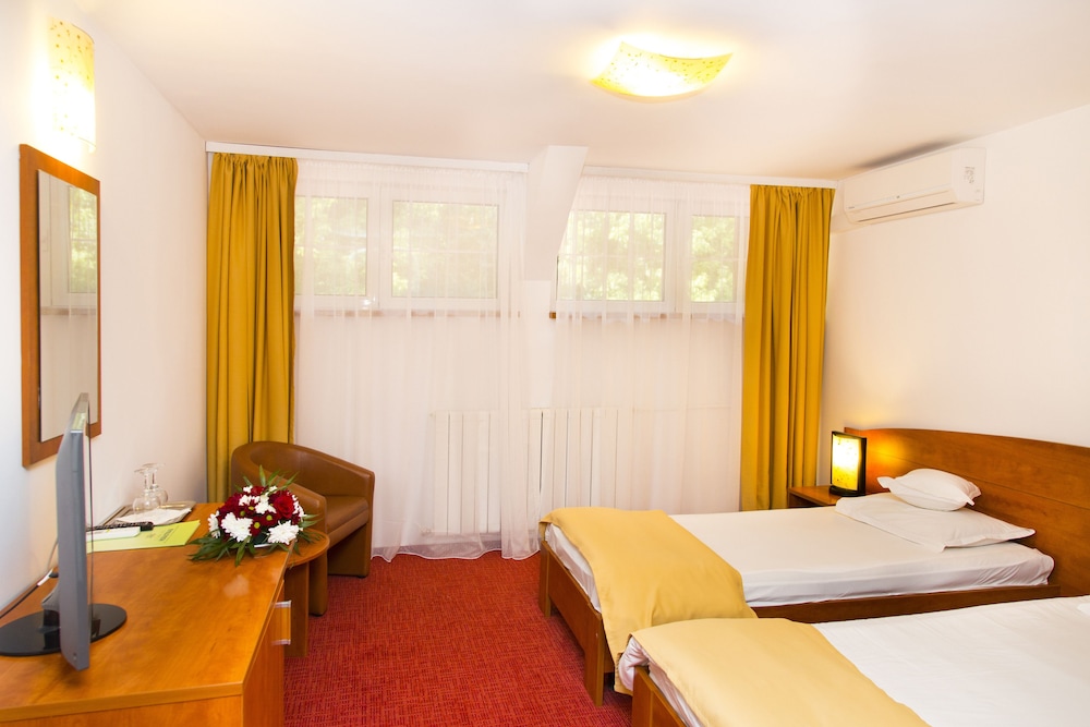 Standard Double Or Twin Room photo 2