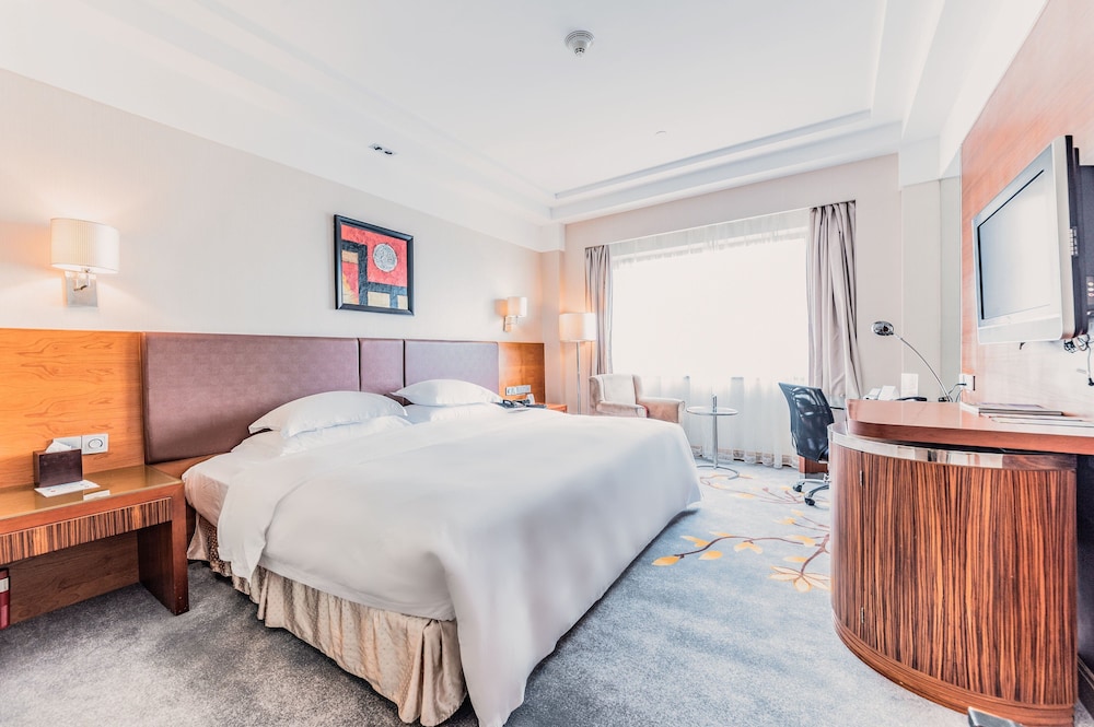 Standard Room, 1 King Bed, Non Smoking - Photo 1