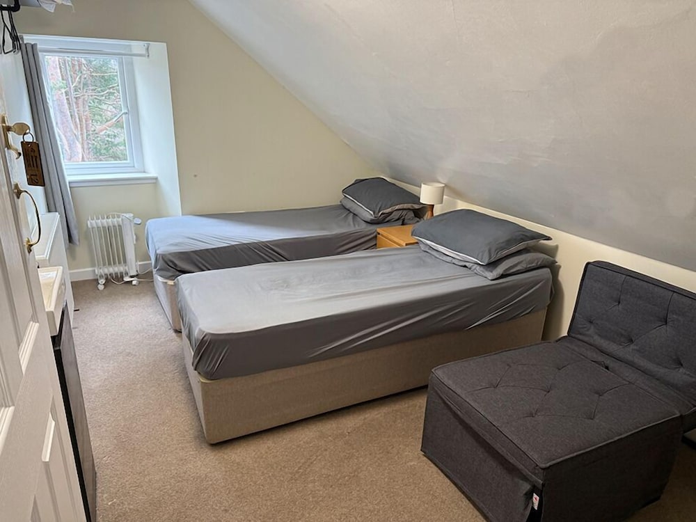 Basic Triple Room, Shared Bathroom photo 1