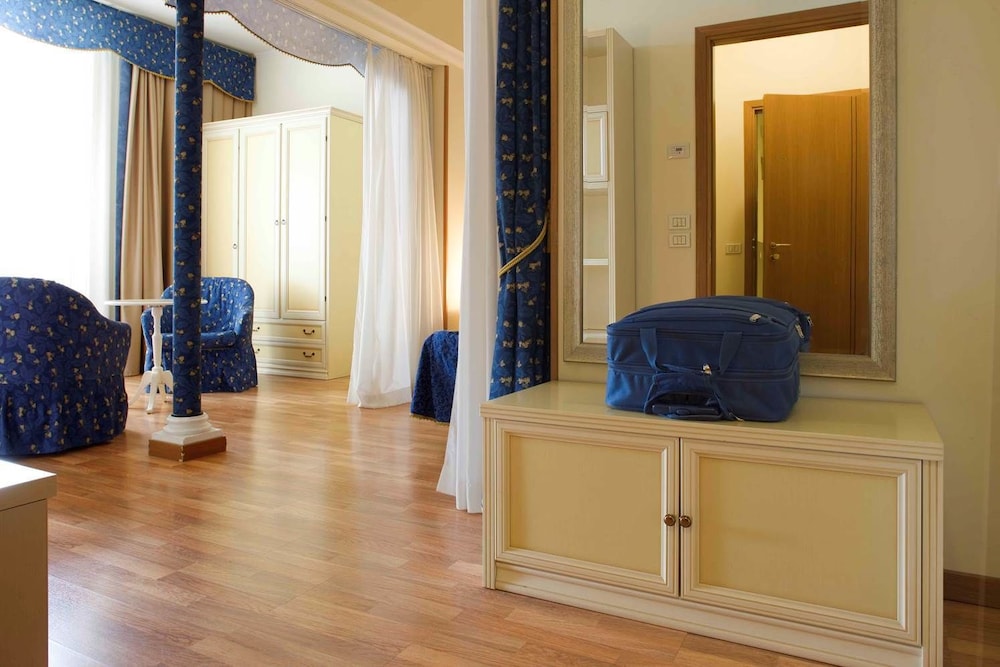 Double or Twin Room photo 3