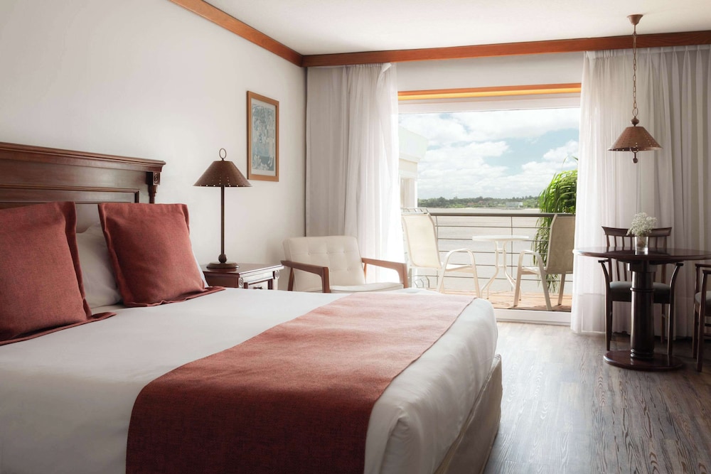 Room, 1 King Bed, Non Smoking, River View photo 3