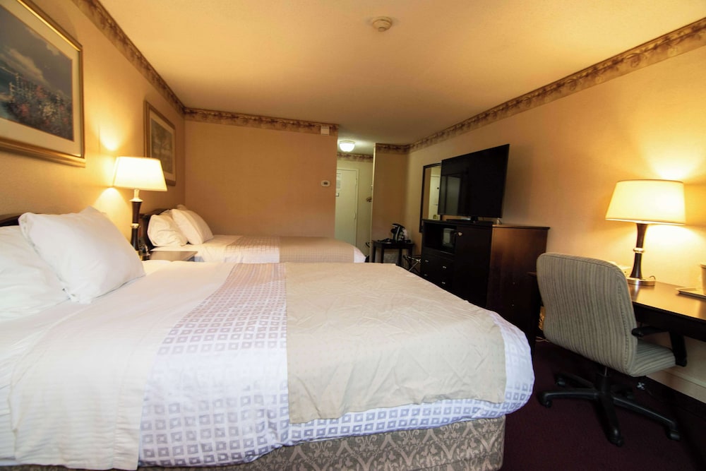 Room, 2 Queen Beds, Fireplace - Photo 2
