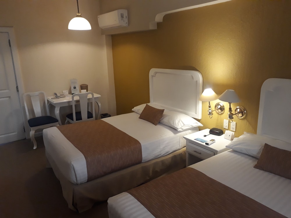 Standard Room, 2 Double Beds - Photo 6