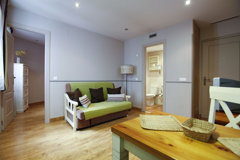 Basic Apartment, 1 Bedroom, Courtyard View (3 people) photo 3