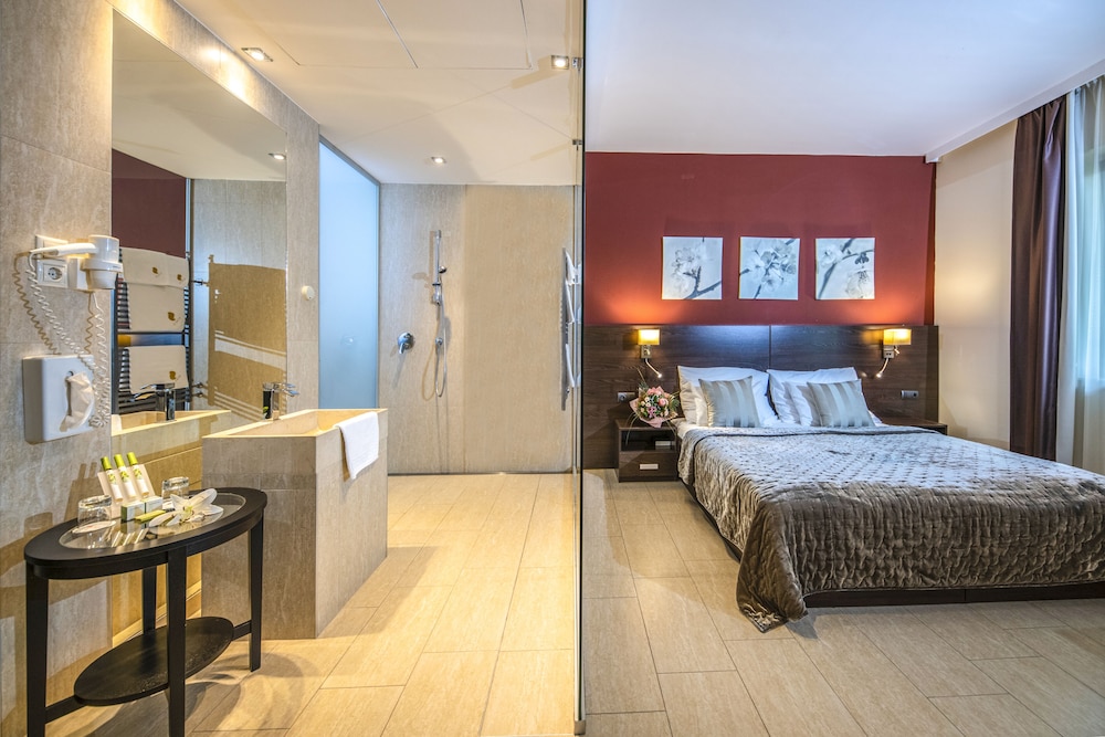 Romantic Studio Suite, 1 Queen Bed photo 2
