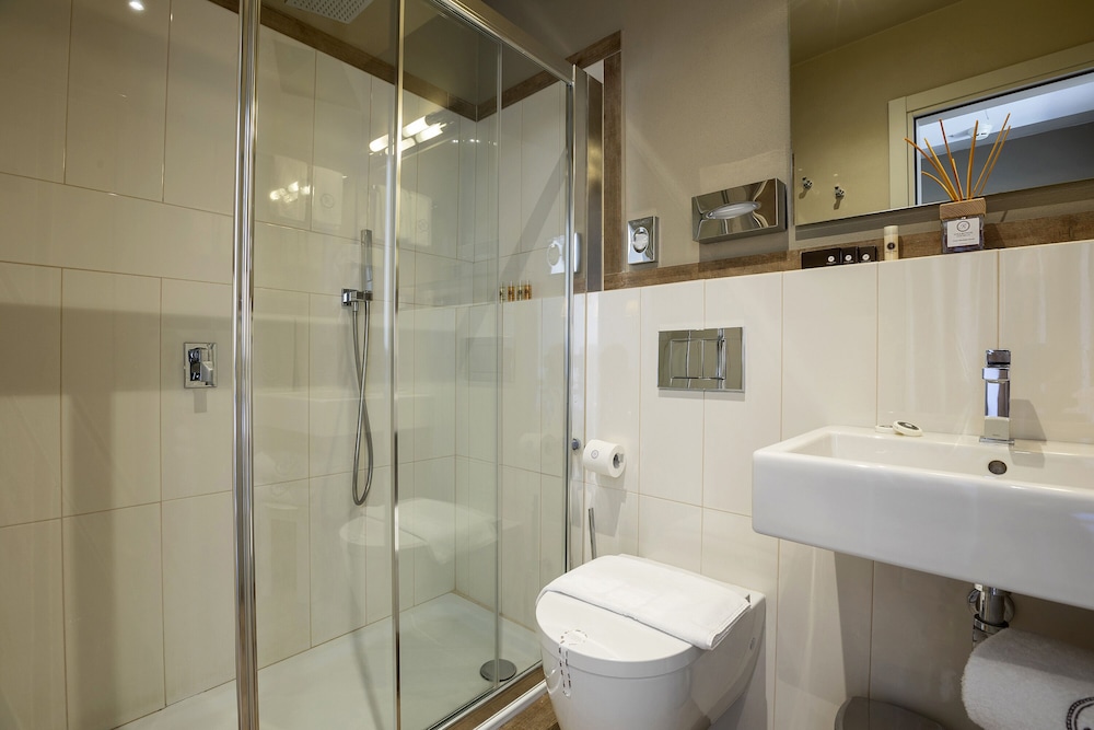 Deluxe Double Room, Lake View - Photo 16