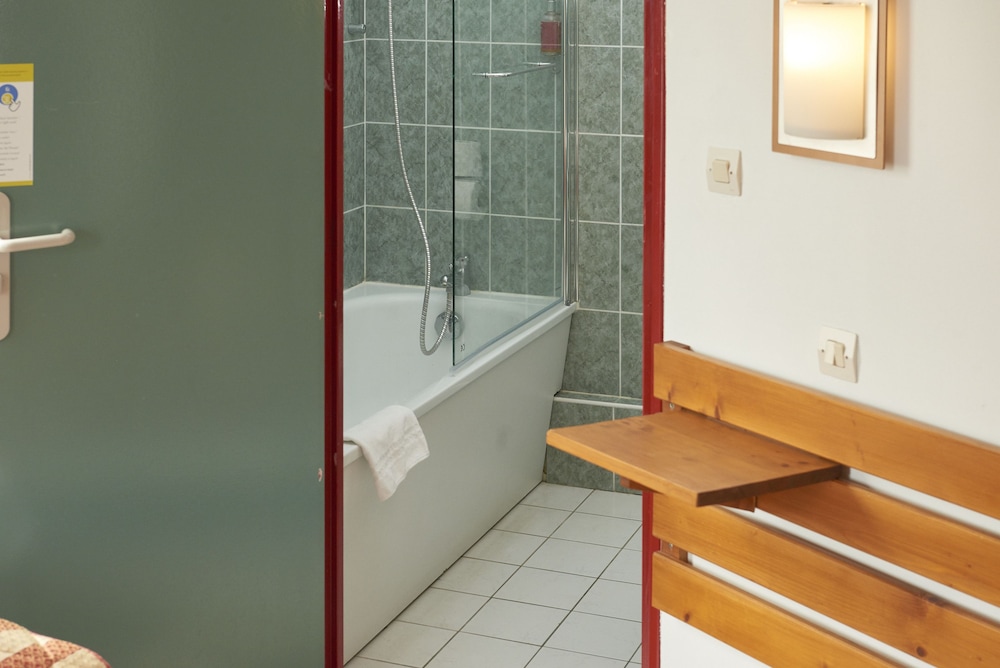 Triple Room, Multiple Beds, Non Smoking photo 2