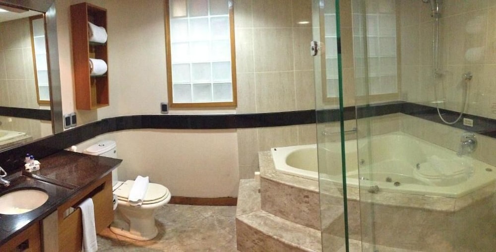 Deluxe Suite - Photo 5