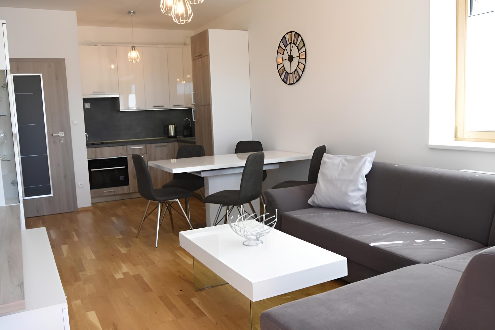 Apartment photo 2