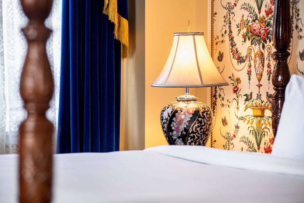 Royal Suite, 1 Bedroom, Corner - Photo 5