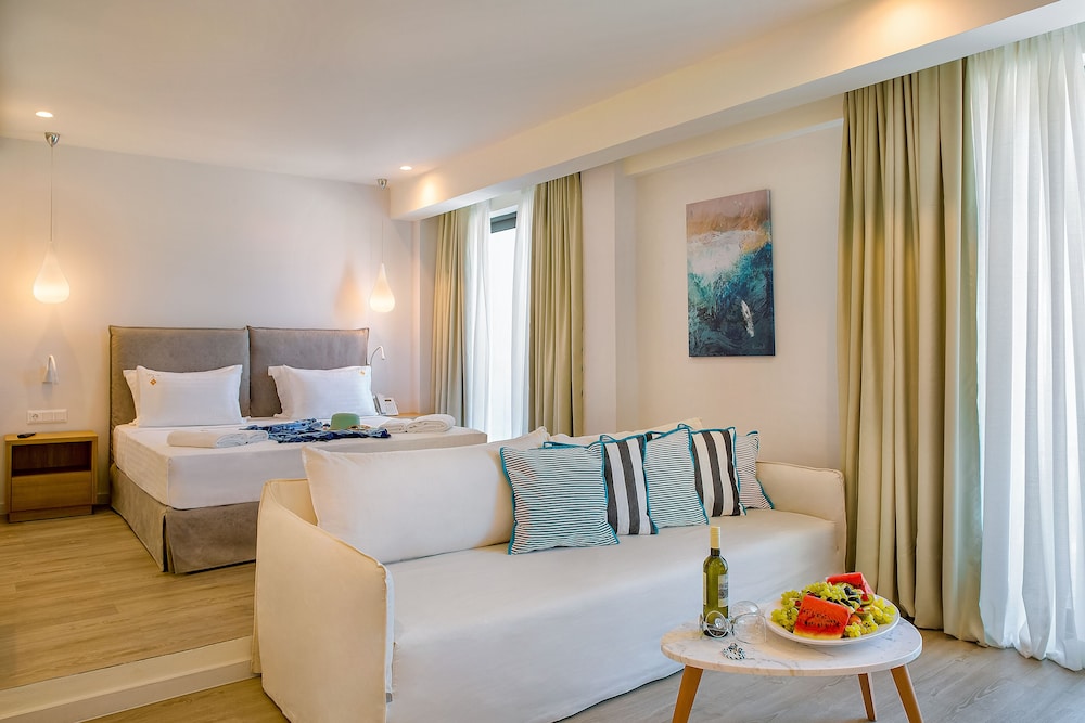 Junior Suite, 1 King Bed with Sofa bed, Jetted Tub