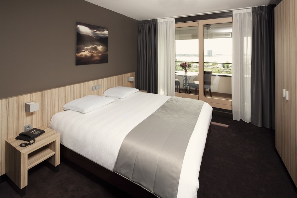 Luxury Double Room (with Shower) - Photo 2