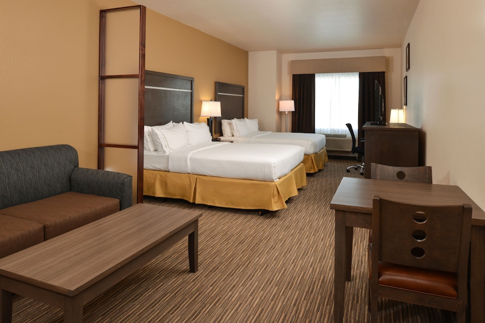 Suite, Multiple Beds photo 3