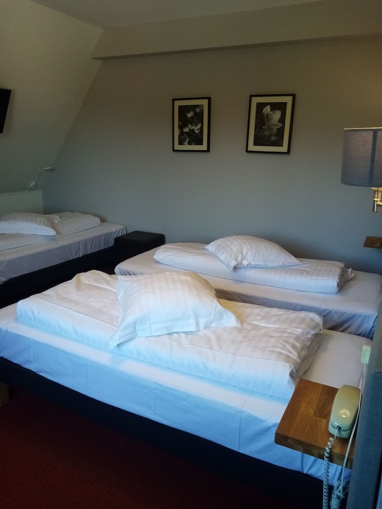 Triple Room, 3 Twin Beds, Non Smoking photo 2