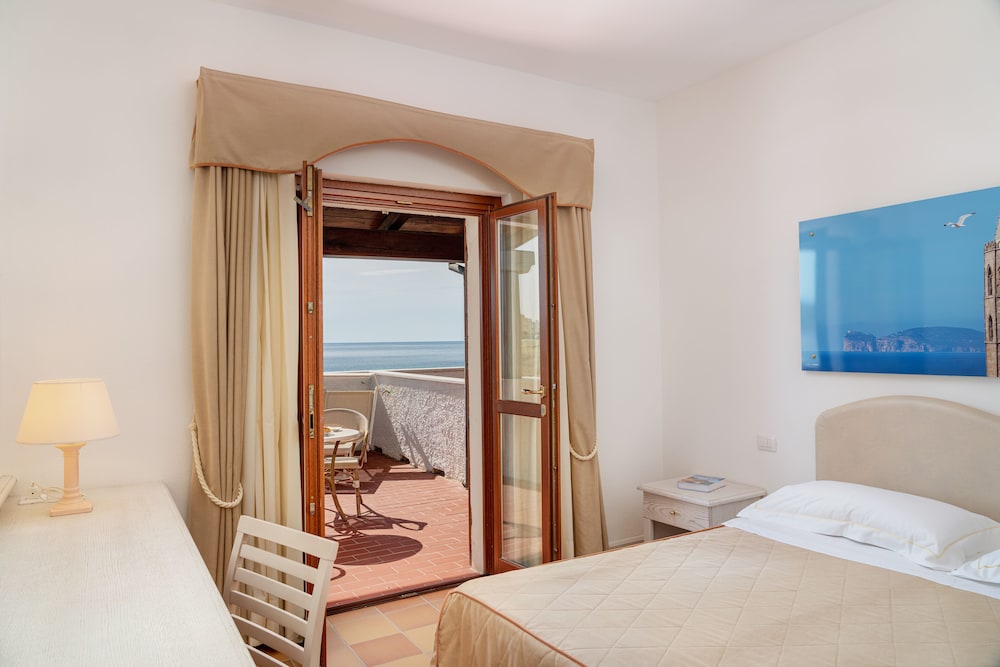 Deluxe Room, Sea View - Photo 1