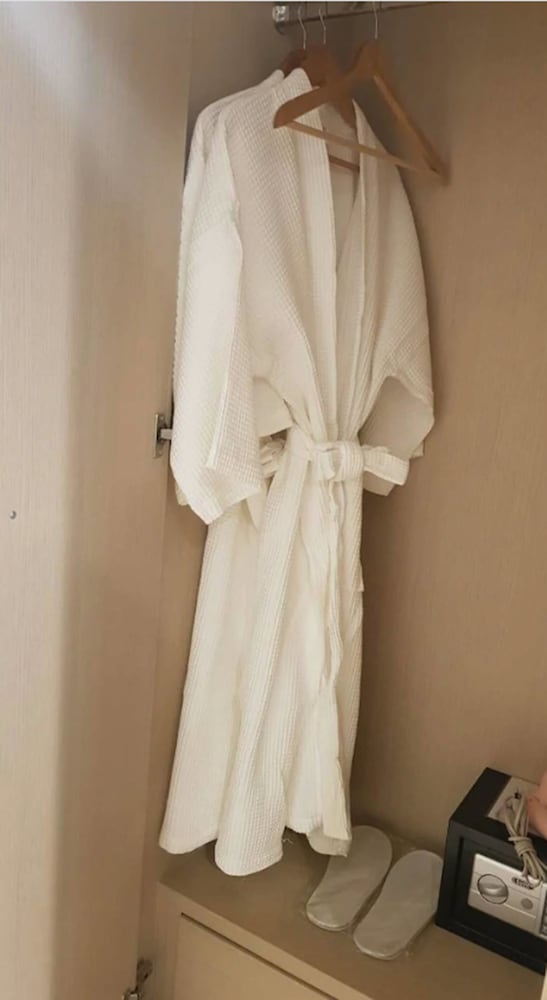 Superior Room, 1 King Bed photo 3