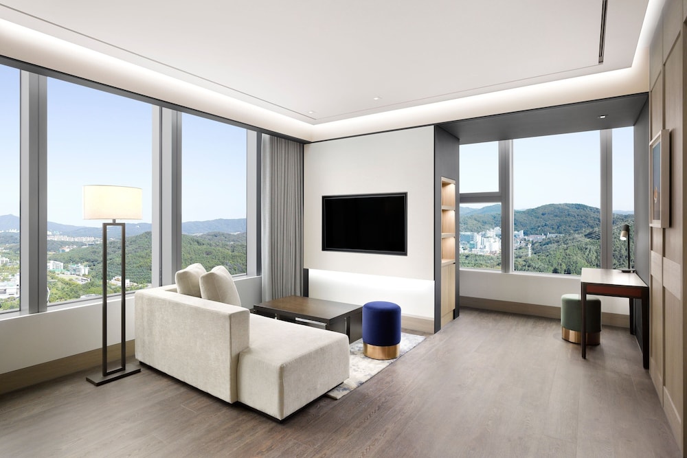 Suite, 1 King Bed (Onoma) photo 2