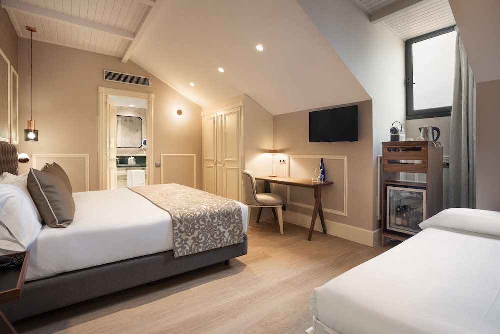 Triple Room (2 adults + 1 children) photo 2