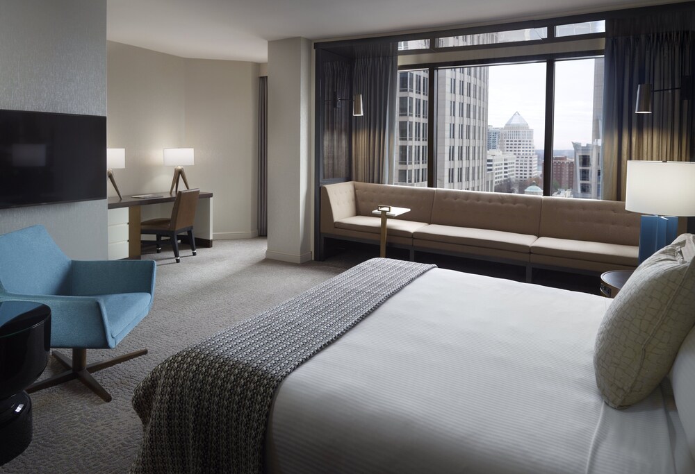 Premier Room, 1 King Bed - Photo 1