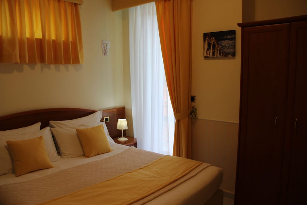 Basic Double or Twin Room photo 1